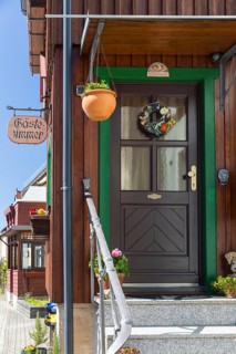 Welcoming entrance to a guest apartment, Sieben - Brüder - Häuser on the Elbe in Postelwitz, Bad