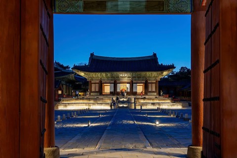 Myeongjeongjeon Hall, jeongjeon, main hall of the 15th century Changgyeonggung Palace illuminated