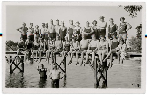 Bathing, swimwear, woman, men, children, leisure, fun, summer, jetty, lake, large group in bathing