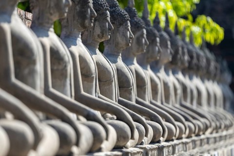 Row of Buddha statues (Bhumispara-mudra, Buddha Gautama at the moment of enlightenment), Great