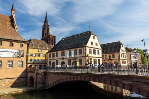 Historical Museum, Münster, bridge over the Ill, historic waterfront building, Strasbourg, Alsace,