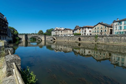 Villefranche de Rouergue. City of Art and History. Bridge of the Consuls, old bridge on river