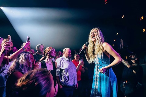 Joss Stone live on An Incredible Night Tour in the music arena of the Tollwood Summer Festival on