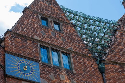 Glockenspielhaus, the carillon sounds three times a day in the historic Böttcherstraße, old town of