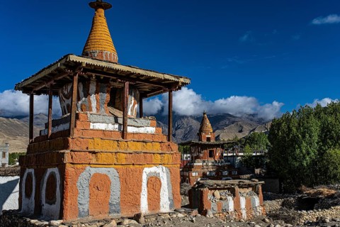 Buddhist stupa, also choerten, tsarang, mustang, upper mustang, former kingdom, Himalayas, Nepal