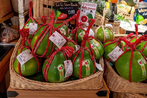 Siam Ruby Pomelos Fruit Sales Rack, Bangkok, Thailand