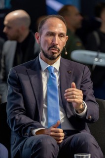 Orlando Sanchez Jr, President of Lockheed Martin Aeronautics, at the SACEUR discussion during the