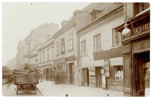 Vienna, Zur Blauen Flasche, Josefstädter Str. 45, shop, sale, horse cart, historic street scene