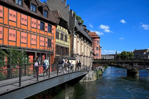 House facades on the Ill, Old Town or Grand Ile, Strasbourg, Bas-Rhin department, Alsace, France