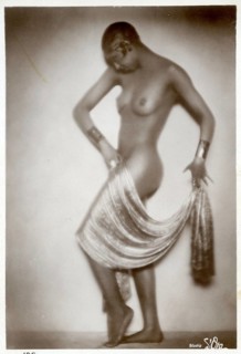 Josephine Baker, dance, Negro dance, Afro-America, elegance, black and white photo of a dancing