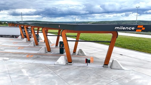 An ELkW charges at the Milence Charging Hub for eLkW at Hermsdorfer Kreuz, 03.06.2026. Milence is