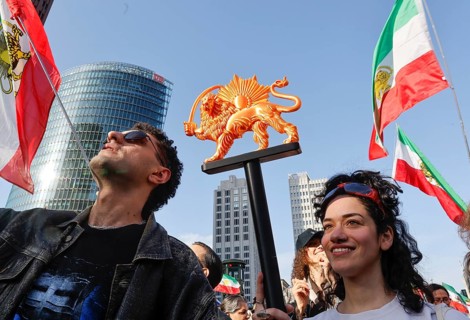 Iranians demonstrate on the day of the US and Israeli attack on Iran in Berlin, 28.02.2026. People