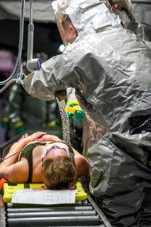 Decontamination of injured persons after an assumed accident involving hazardous substances, fire