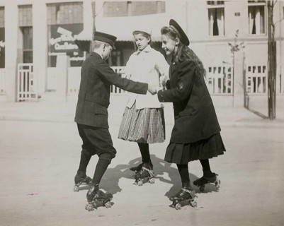 Berlin, roller skating, children, girls, boys, leisure, fun, middle class, three children in