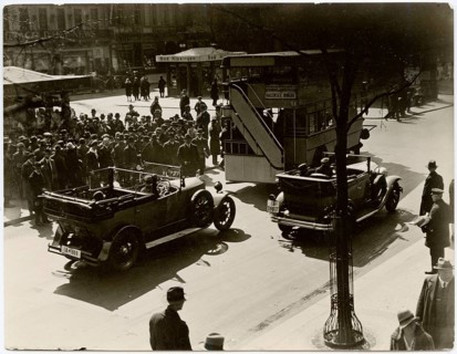 Berlin, Mitte, Unter den Linden, traffic, summer, convertible, double-decker bus, large crowd and