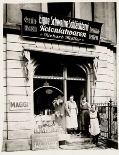 Colonial goods, pig slaughterhouse, butcher, food, shop, profession, twenties, Richard Müller,