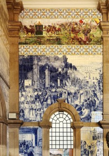 Porto Sao Bento railway station, entrance hall with azulejos designed by artist Jorge Colaço, old