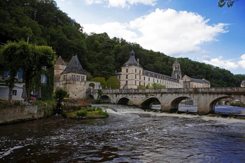 Pont Coudé bridge and Saint-Pierre de Brantôme Benedictine Abbey on the Dronne River in the evening