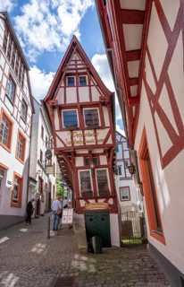 The wine town of Bernkastel-Kues on the Middle Moselle, the Spitzhäuschen, on the medieval market