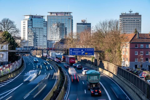 The A40 motorway, Ruhrschnellweg, in Essen, city skyline, Evonik office building, traffic jam in