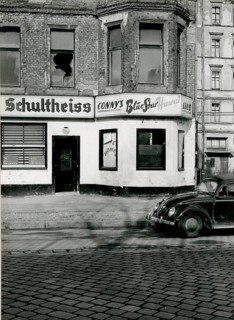 Berlin, Schöneberg, West Berlin, 6 Bülowstr., a building with war damage, nightclub, Conny's Blue