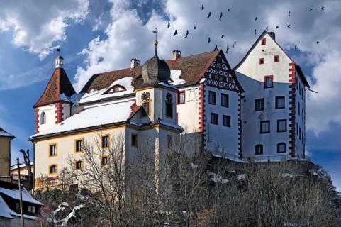 Crows (Corvus) above Egoffstein Castle (first mentioned in 1358), Egloffstein, Upper Franconia,