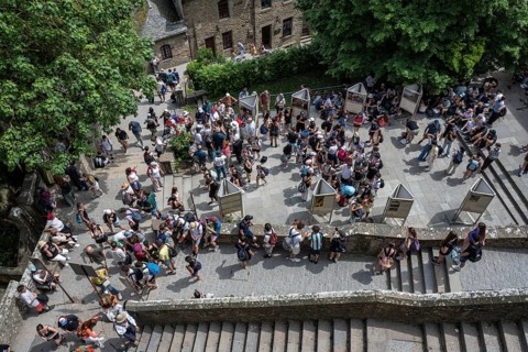 Mass tourism in the historic alleys and squares of the rocky island, monastery island of Le Mont