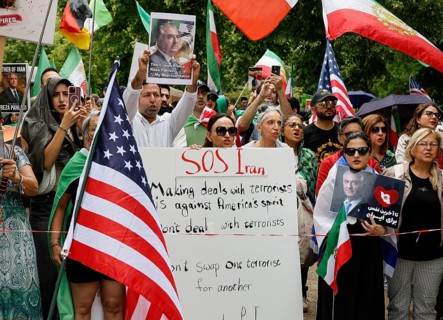On the 250th anniversary of American independence, Iranians are demonstrating with pictures of Reza