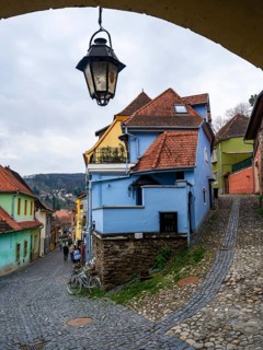 Colourful houses in the old town of Sighi?oara, Sighi?oara, Transylvania, Romania