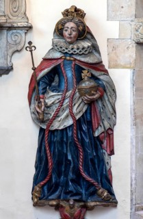 Wooden carved effigy of Queen Elizabeth 1 c 1570, St Mary Redcliffe Church, Bristol, England, UK