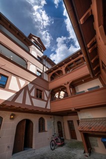 Restored, historic courtyard in the old town, Nuremberg, Middle Franconia, Bavaria, Germany