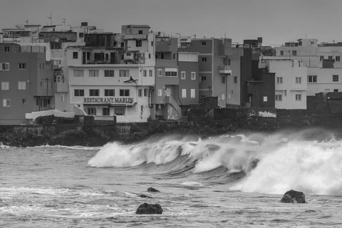 Stormy waves at Playa Maria Jiménez at sunrise, Puerto de la Cruz, Tenerife, Canary Islands, Spain