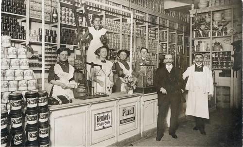 Chemnitz, shop, sale, colonial goods, sales counter, interior view, saleswomen, ladder, tin