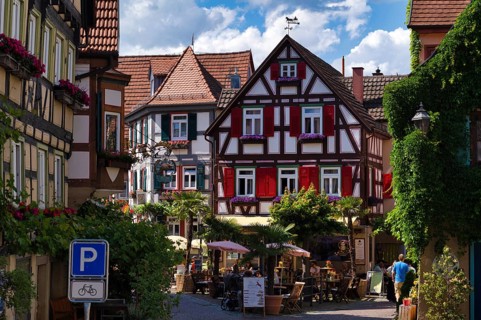 People, restaurant, Gasthaus Deer, former Wengerterhaus, Kirchgasse, pedestrian zone, half-timbered