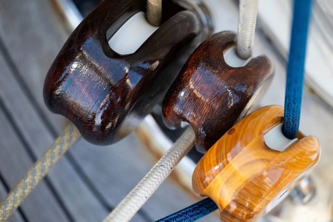 Ropes or linen and pulleys or blocks of wood, tallow or pulley, sailing ship, Aeolian or Aeolian