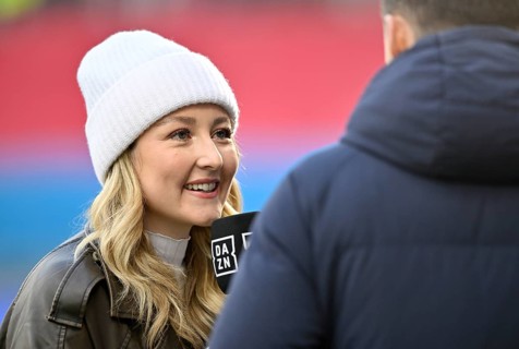 DAZN presenter reporter Lisa Teller's portrait in an interview microphone Mikro Logo soccer
