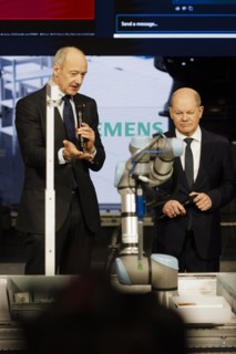 Roland bush, CEO Siemens and Olaf Scholz (SPD), Federal Chancellor, at the Hannover Messe Hanover,