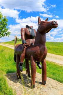 Wooden figure of a rider without head on the Ziegenberg near Zwönitz, Erzgebirge, Saxony, Germany