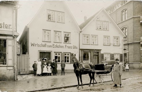 Wirtshaus, Zum Eckchen, Franz Otto, restaurant, pub, small town, large family in front of an old