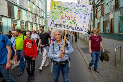Sign energy security instead of autocrat deals at the demonstration of the Alliance for Renewable