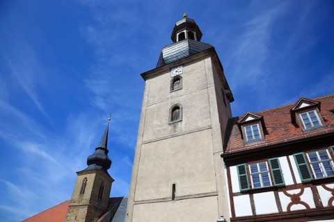 The historic gatehouse with the school tower and the Roman Catholic parish church of St. Peter and