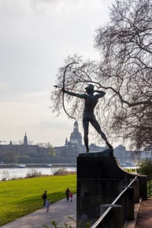 Archer on the banks of the Neustädter Elbe, Dresden, Saxony, Germany