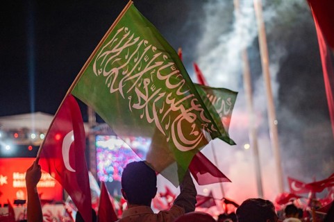 Istanbul, Turkey. 20th July 2016. Turkish and Islamic flag waving crowds fill Taksim Square in
