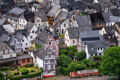 The wine town of Pünderich, in the district of Cochem-Zell, on the Moselle, half-timbered houses in