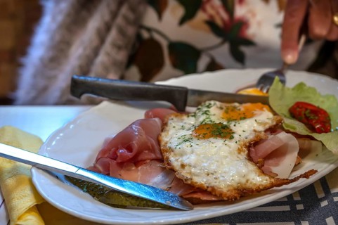 Strammer Max, ham with fried egg, served in a Franconian restaurant, Bavaria, Germany