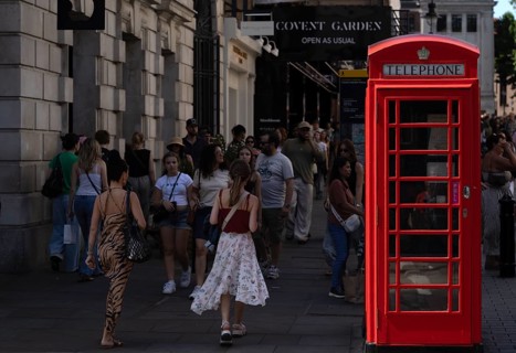 Red telephone box, people in the pedestrian zone, Covent Garden, Westminster, West End, London,