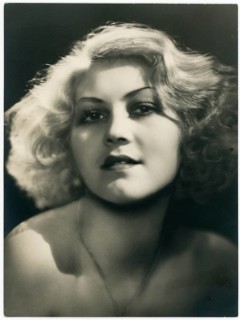 Thora Wells, dancer, Casino de Paris, cabaret, revue, portrait, vintage portrait of a woman with