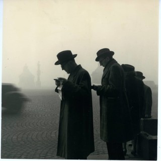 England, men, reading, sihütte, stop, Two men in cloaks and hats reading on the street in a foggy