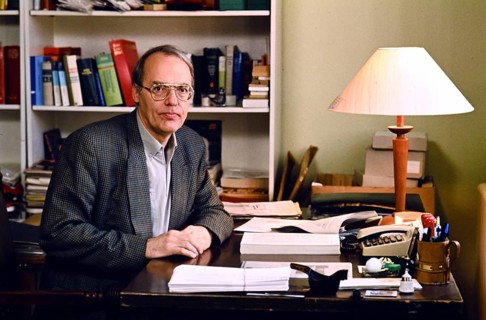 Hans Halter, journalist, in his office