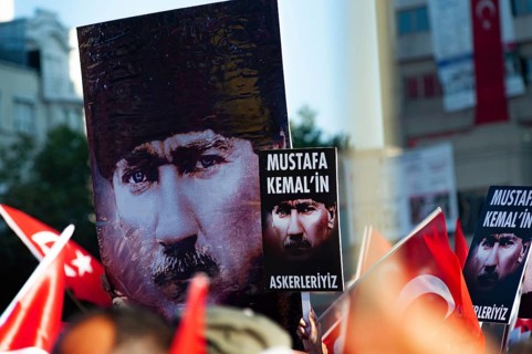 Istanbul, Turkey. 24th July 2016 Supporters of Mustafa Kemal founder of the modern state of Turkey
